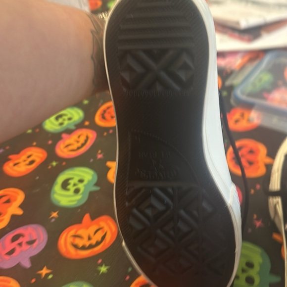 Converse Chuck Taylor All Star High Top Sneaker black floral lace over navy - Picture 7 of 9